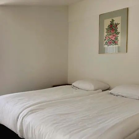 74 Op Recreatiepark De Wielen 度假居 *