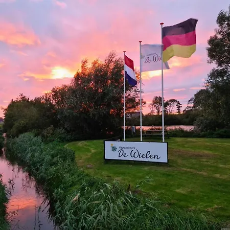 Vakantiehuis 74 Op Recreatiepark De Wielen