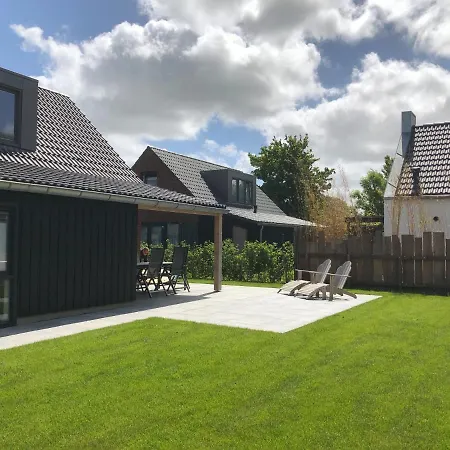 別荘 74 Op Recreatiepark De Wielen