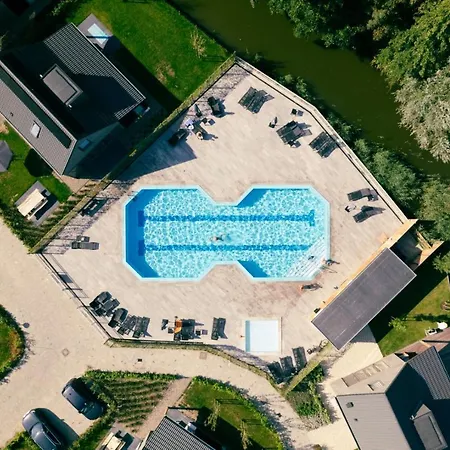 74 Op Recreatiepark De Wielen 度假居 *