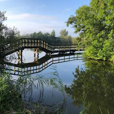 74 Op Recreatiepark De Wielen 度假居 *